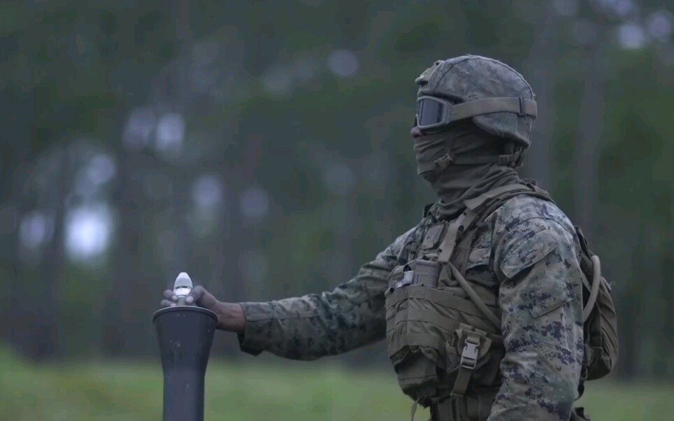 美国海军陆战队m25281毫米迫击炮射击训练