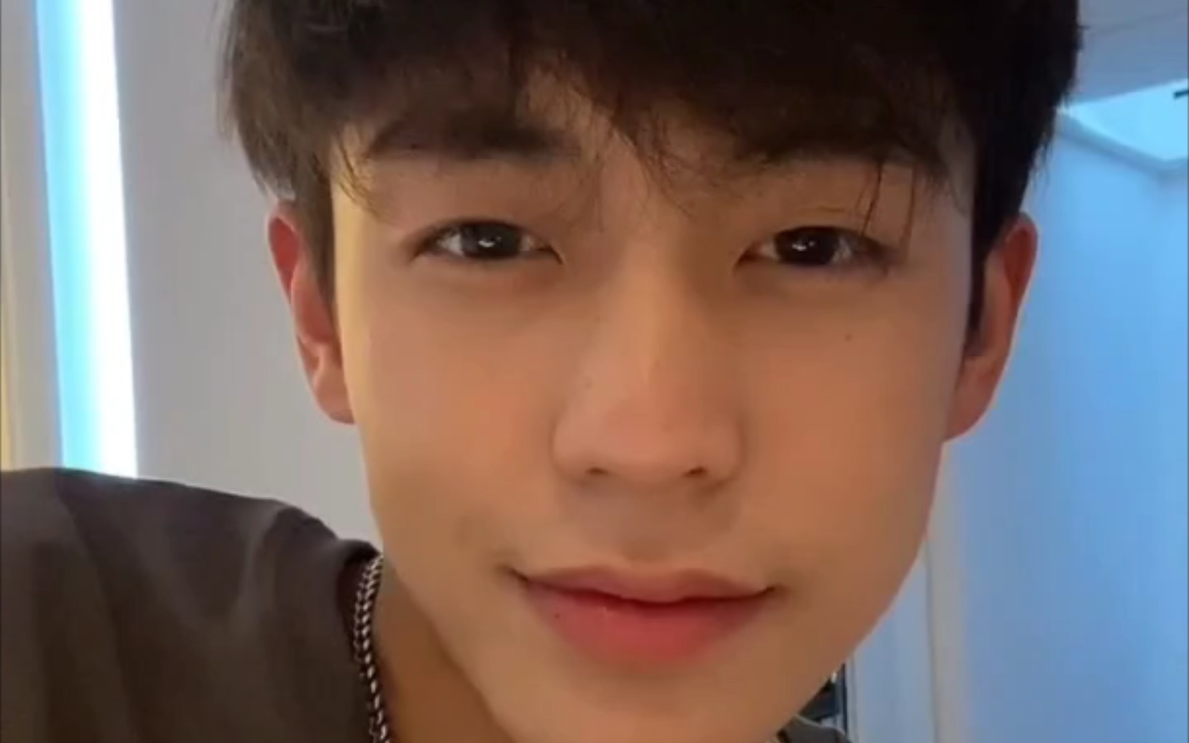 抖音男生合集眼睛里面有星星