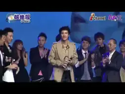 Download Video: 2011  第2届至尊颁奖礼：王力宏横扫6个大奖！激动下跪