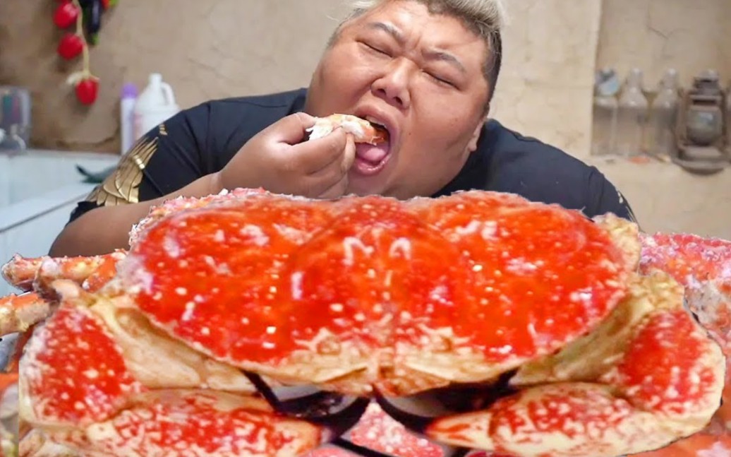太馋了,帝王蟹大波龙当饭吃,减肥的猴哥只有看的份了-胖猴美食-胖猴