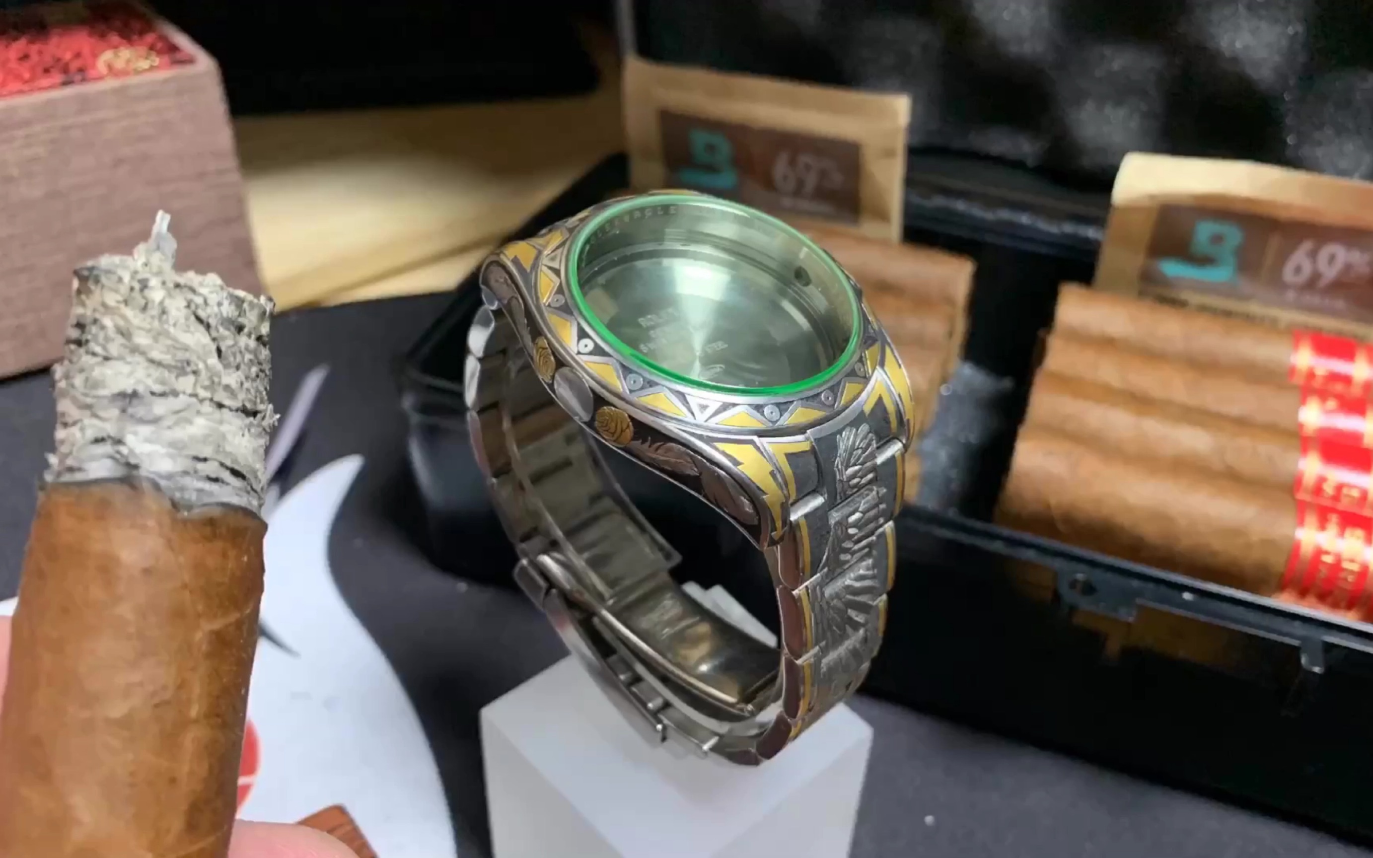 劳力士腕表手工雕刻,镶金搓银,奢侈品中的奢侈品