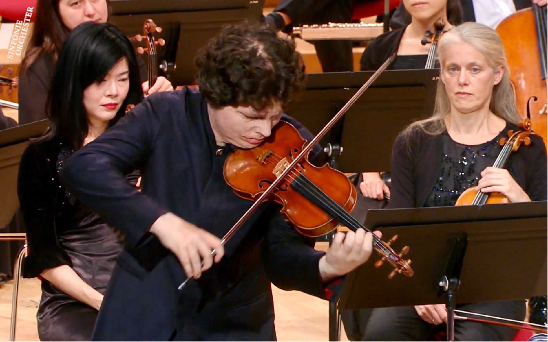 [图]奥古斯丁 & 小提琴·一步之遥-闻香识女人插曲｜Augustin Hadelich & Violin·Carlos Gardel-Por Una Cabeza