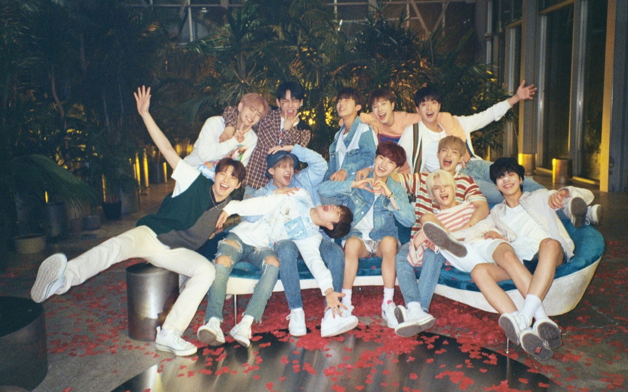 官方混剪yg新男团treasureiloveyou音乐中心舞台