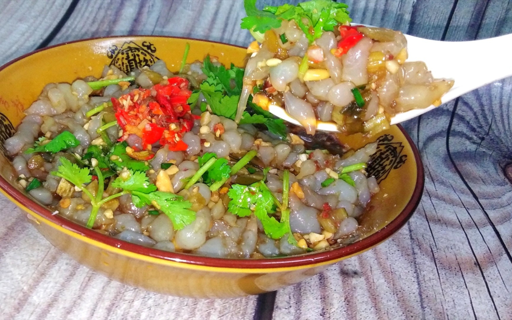 一碗淀粉一碗水,教你在家做凉粉漏鱼鱼,详细配方比例分享给你