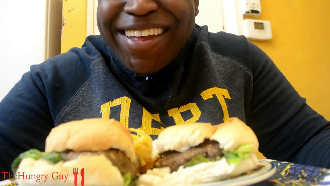 asmr小哥吃汉堡薯条炸鸡块鸡腿thehungryguy