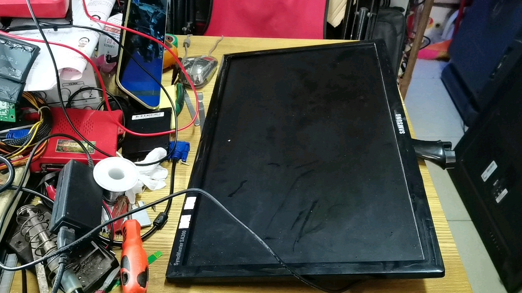 三星22寸液晶显示器不通电维修,学会这招可以通修大部分驱动板