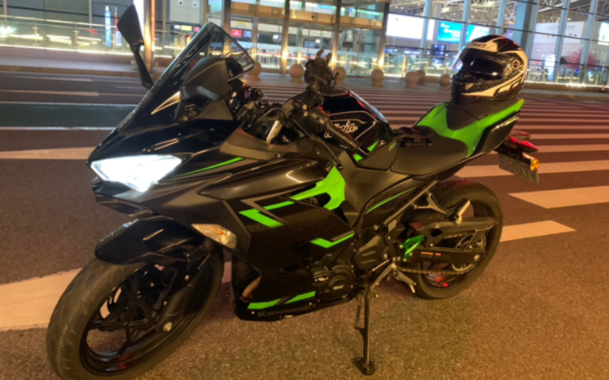 川崎ninja400站立骑行