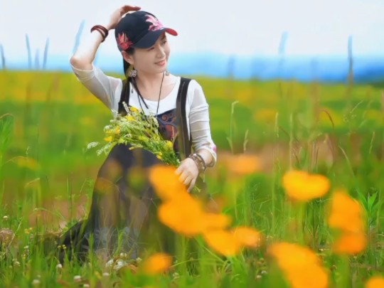 清纯美女户外花海倾情自拍:颜值秀场,完美身材