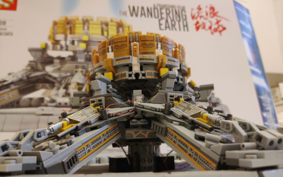 拼一个森宝的行星发动机积木