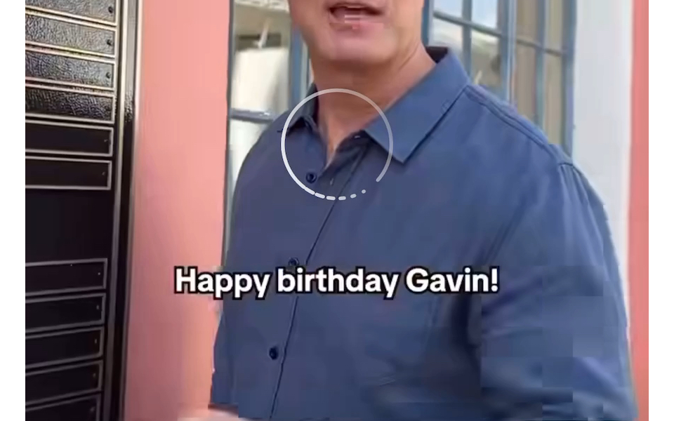 《紧急呼救》克里斯托弗扮演者Gavin,14岁生日,全剧组送上生日祝福哔哩哔哩bilibili