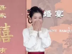 Скачать видео: 马面裙订婚美到捂嘴😍太漂亮了啊啊啊啊‼️