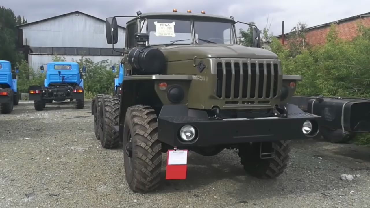 毛子修车厂正在卖的乌拉尔大卡车