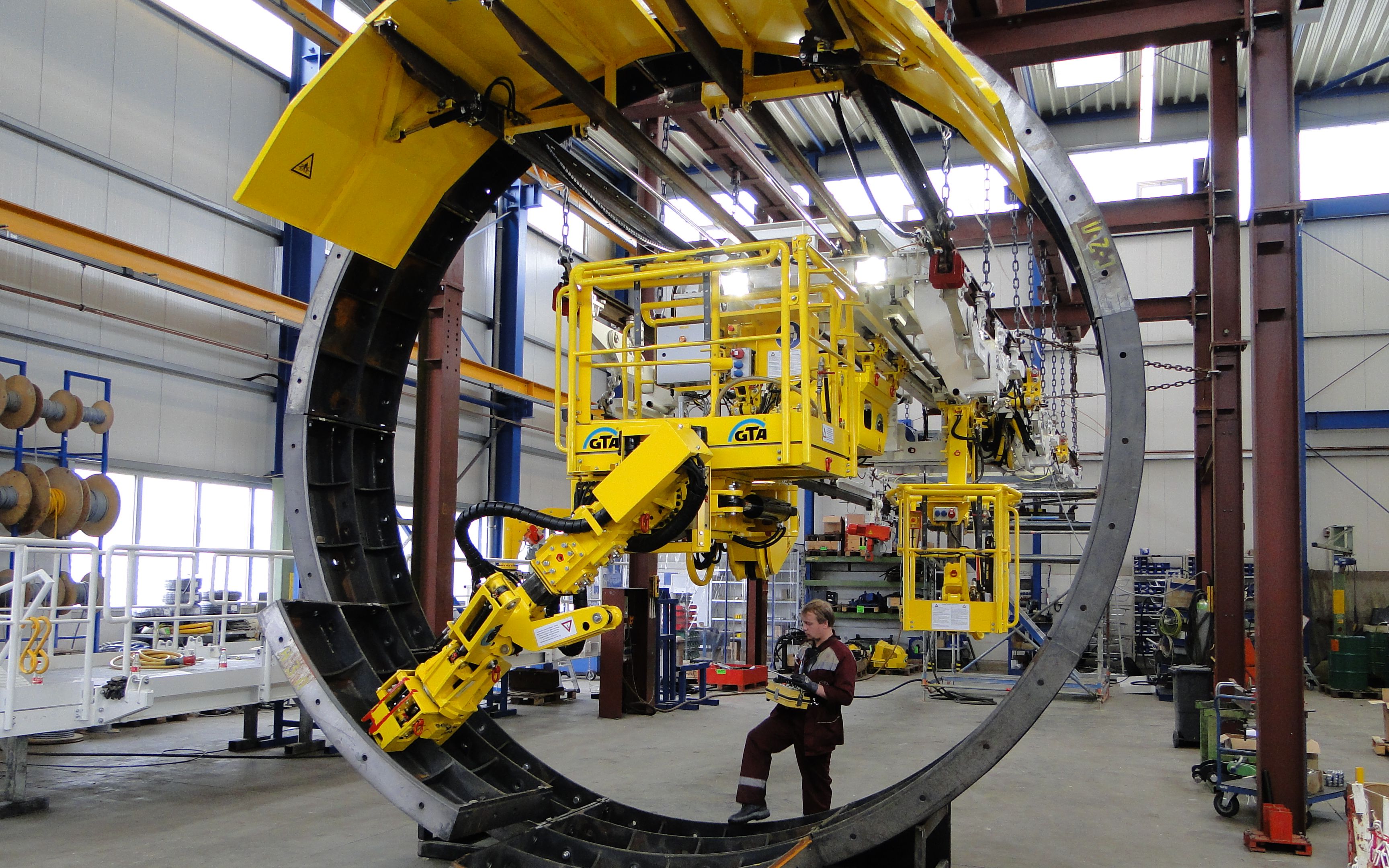 莫斯科地铁下的多臂金刚德国gta隧道管片拼装机器人tam7500a对比非