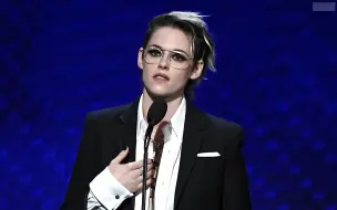 Tải video: 【KristenStewart】中英双字 | 克里斯汀斯图尔特为查理兹塞隆致辞（2019年美国电影艺术奖）