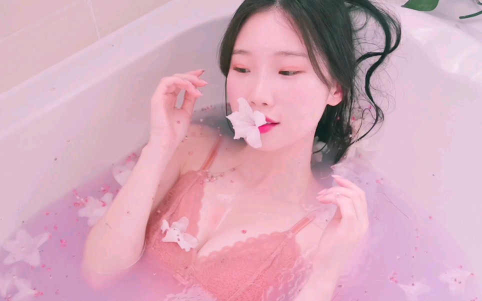 [图]小姐姐Flower shower