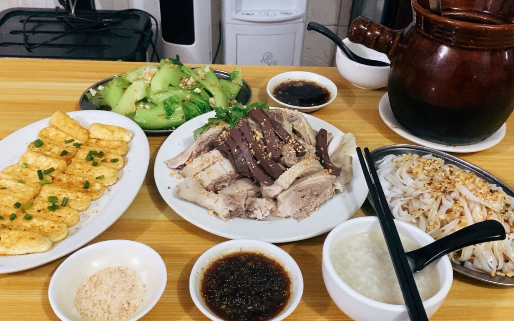 茂名夫妻在广州城中村开饭店,做白切鸭鸭粥等,价格便宜味道正宗哔哩哔哩bilibili