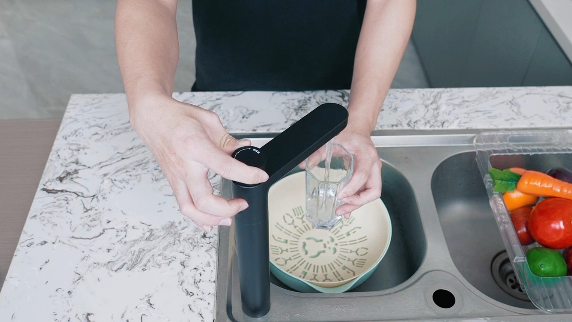 欧派净水器,为您精滤每一滴水,让您在家就能享受到如同大自然般纯净的