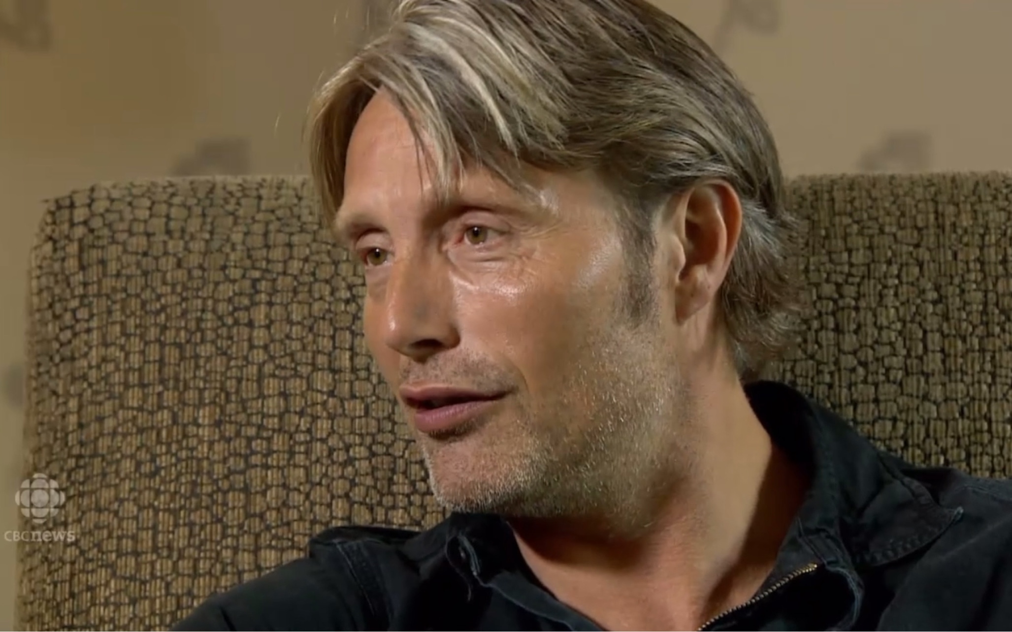 [图]2014.9 Mads Mikkelsen埃德蒙顿Comic and Entertainment Expo拔剧时期cbc news专访