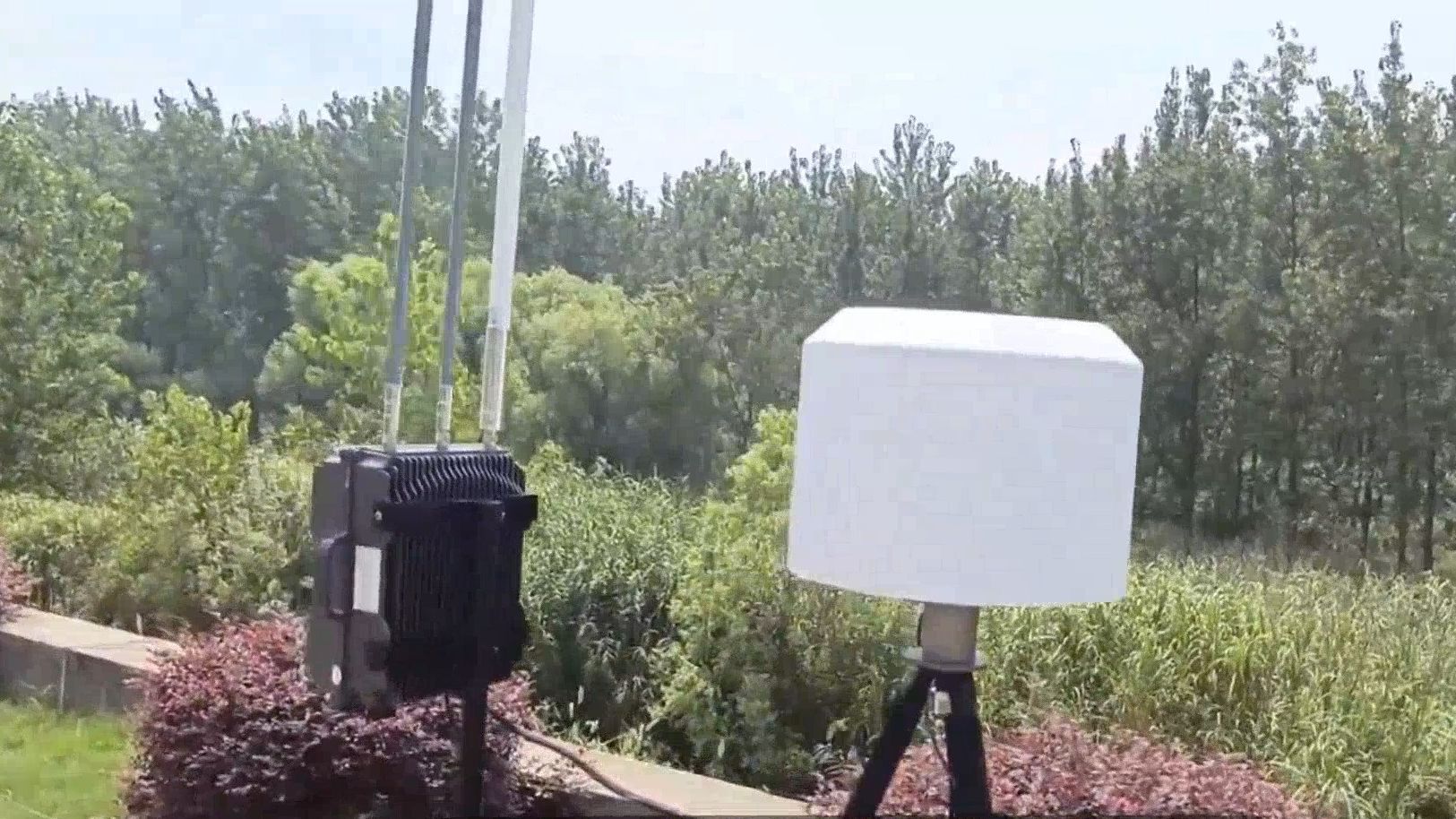 实现对无人机的侦测和入侵预警,两台以上频谱探测设备组网使用,可对无