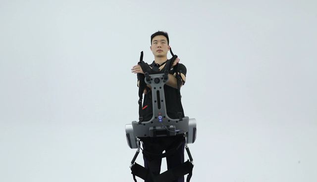 ULSRobotics傲鲨智能HEMSL3腰部外骨骼机器人演示,最大输出助力30kg,减轻腰部肌肉负担50%,实现IOT智能互联#外骨骼机器人#哔哩哔哩bilibili