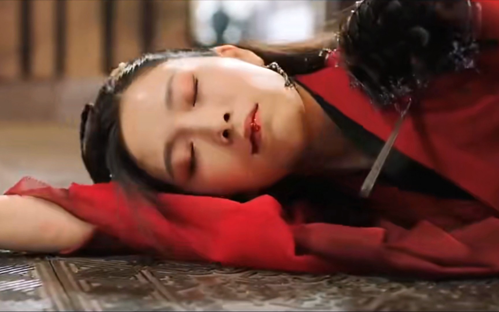 红衣女反派一意孤行最终殒命