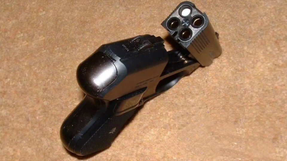 仅有4个洞的cop357,为什么可以装24发子弹?