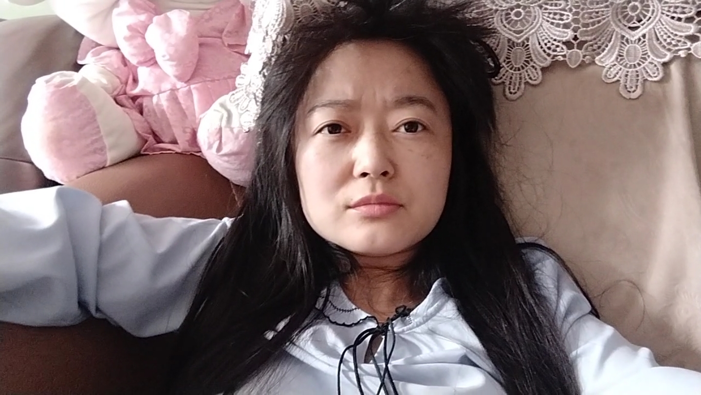 37岁大龄剩女嫁不出去又被网友疯狂的攻击上火,咳嗽严重,向网友求救