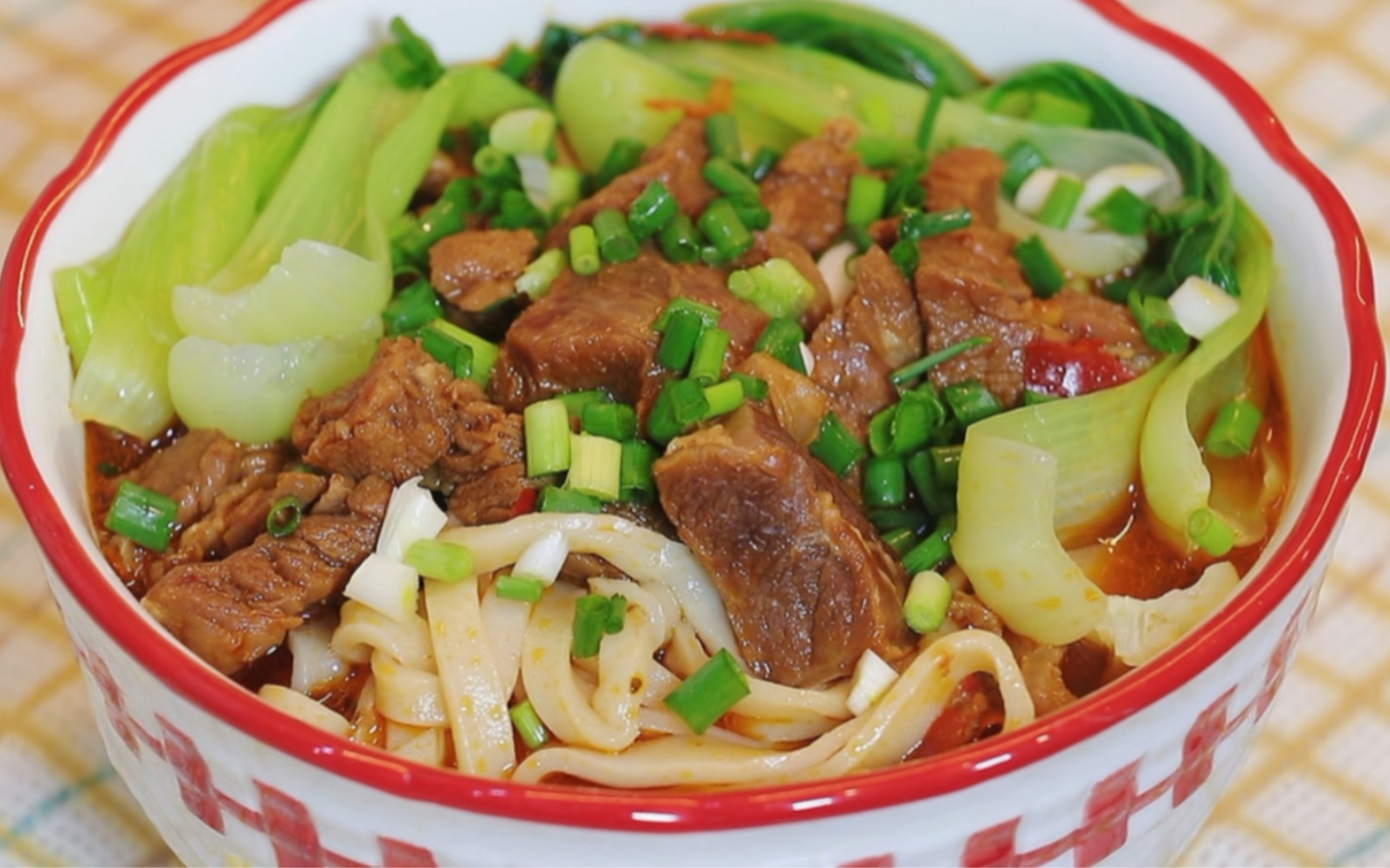 满满一碗看得见肉的红烧牛肉面,附手擀面配方