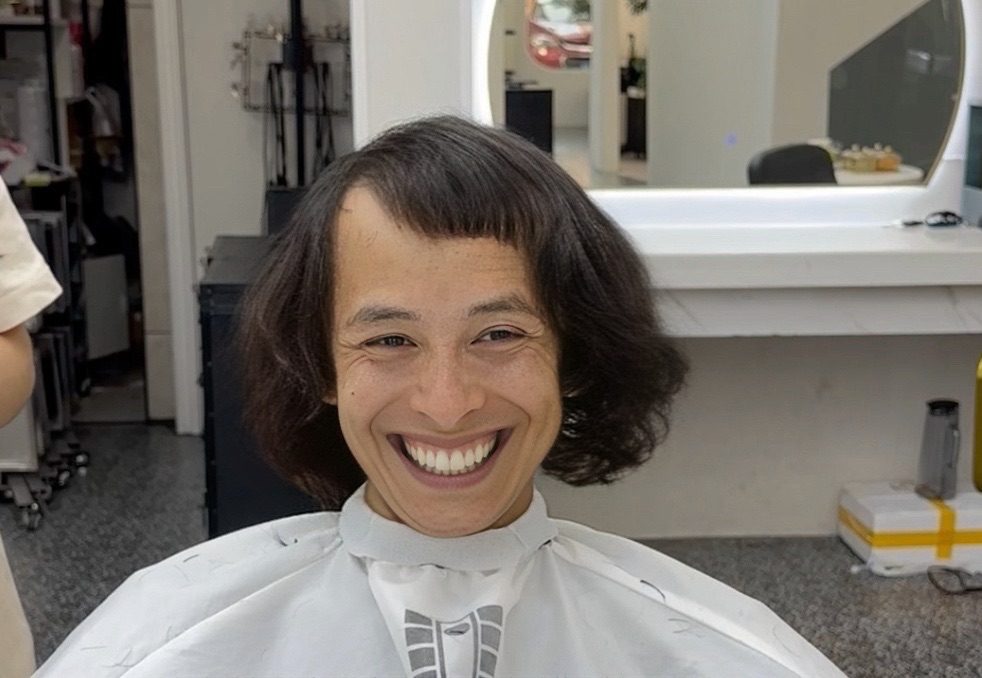 82年油腻秃头也可以帅啊 理个发就行了