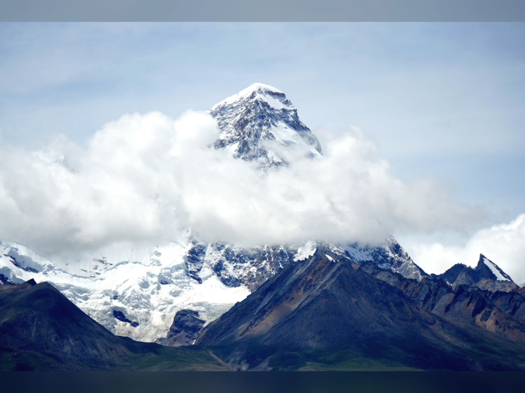 卓木拉日雪山 静态图片