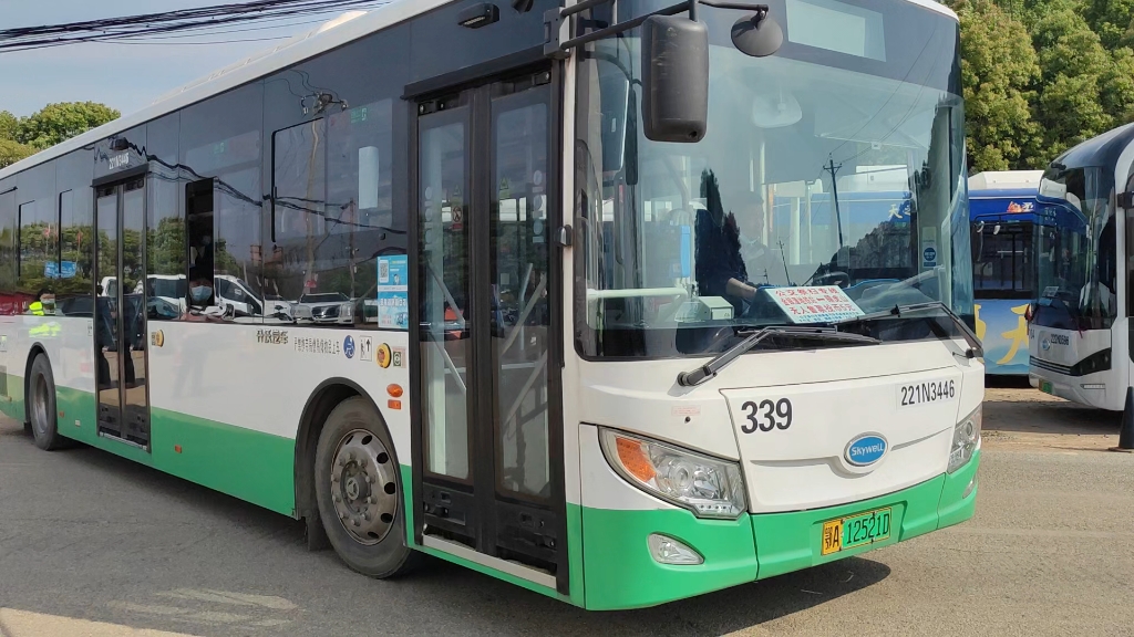 武汉公交清明祭扫专线(睡虎山-码头潭)21年上半年开沃发车视频