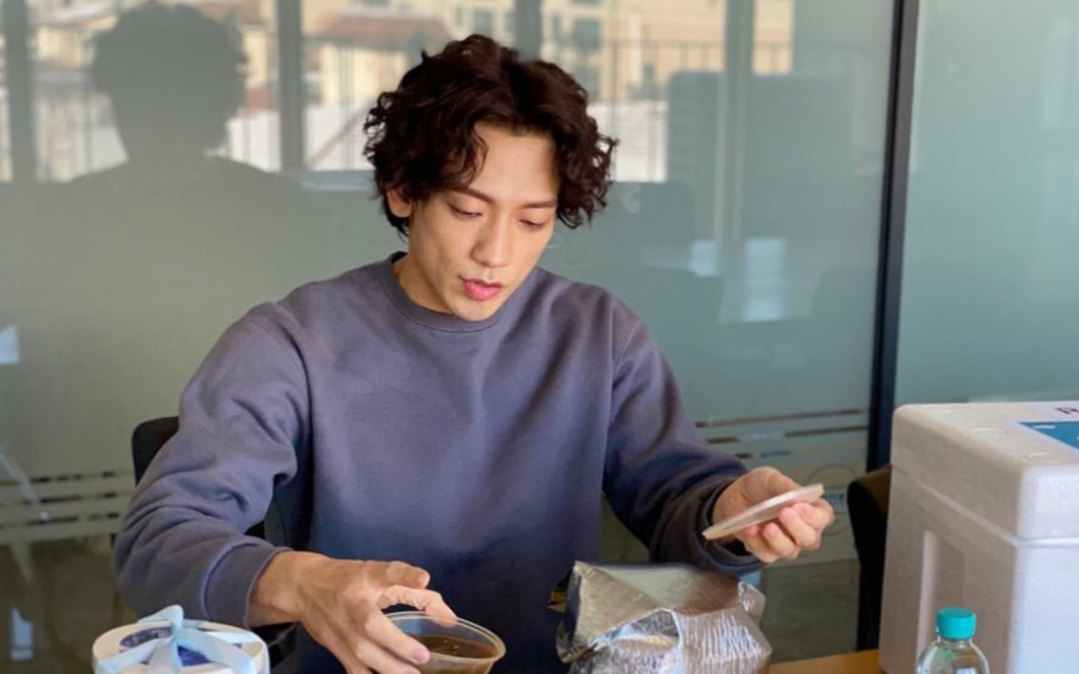 rainjyp小雨终于不露肚脐拉switchtome舞台210109