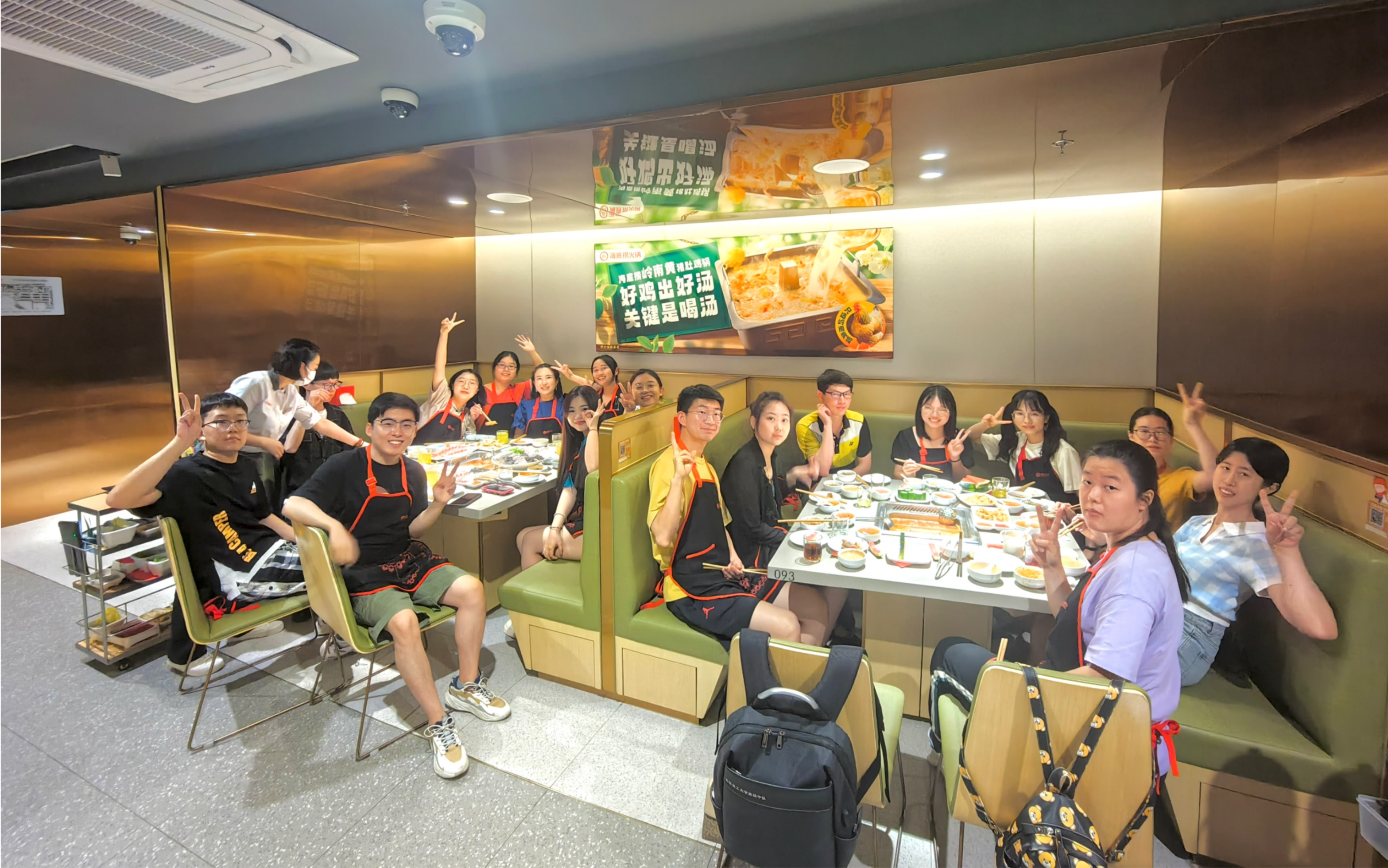 海底捞毕业聚餐|比员工还社牛的顾客|把海底捞变成ktv|毕业快乐