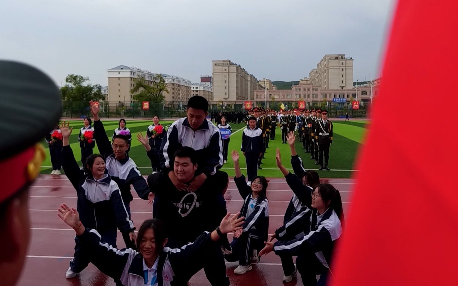 扎兰屯市第一中学第一节体育艺术节入场表演(高三)哔哩哔哩bilibili