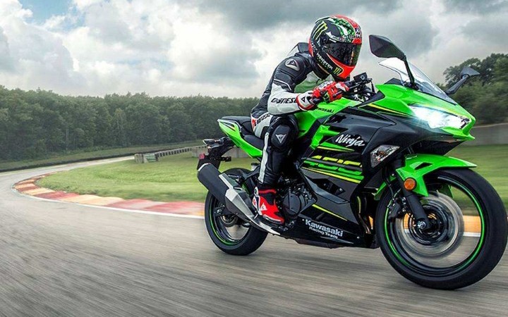 【过年后li/恶搞】《真实摩托》当给一个摩托新手陪上《钢铁洪流进行