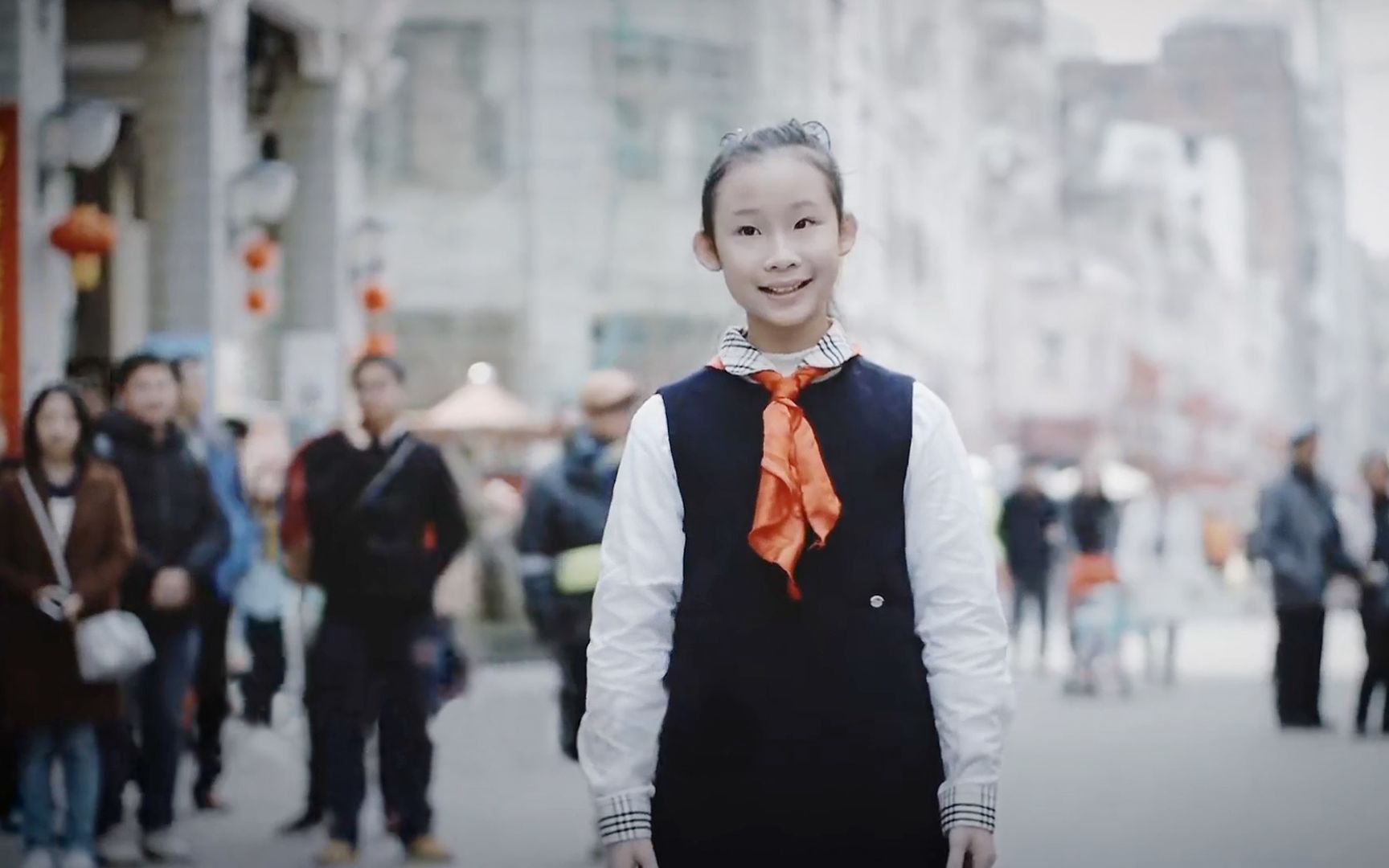 [图]雷锋纪念日，女孩突然唱响《学习雷锋好榜样》温暖全场，儿时记忆