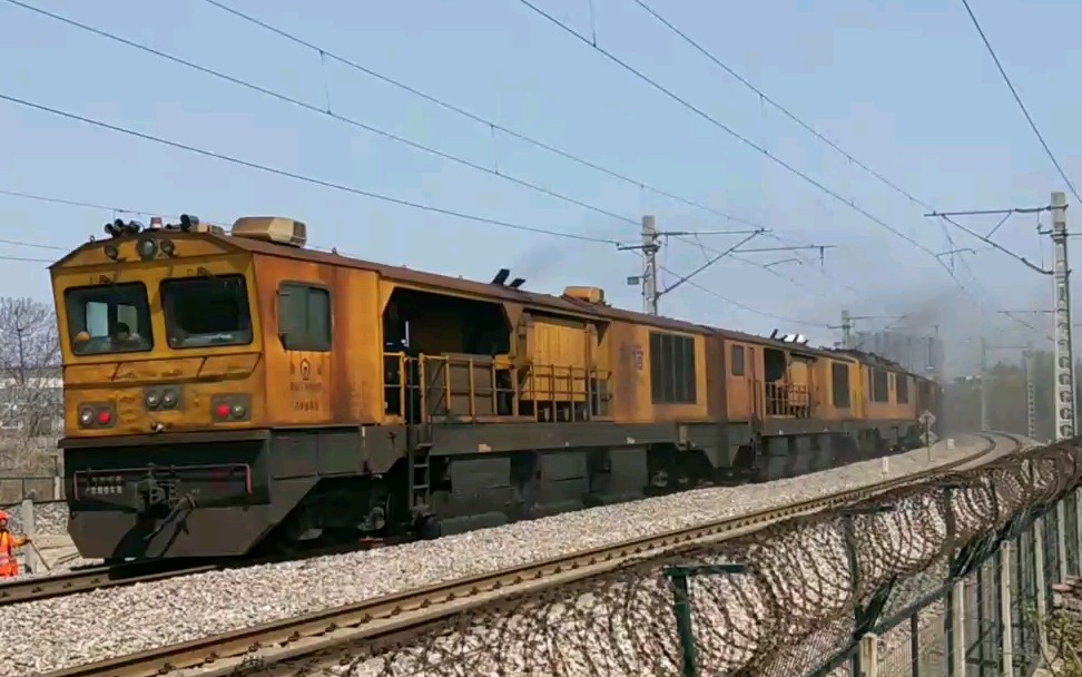 钢轨打磨车出没,磨磨更健康～_哔哩哔哩 (゜-゜)つロ 干杯~-bilibili