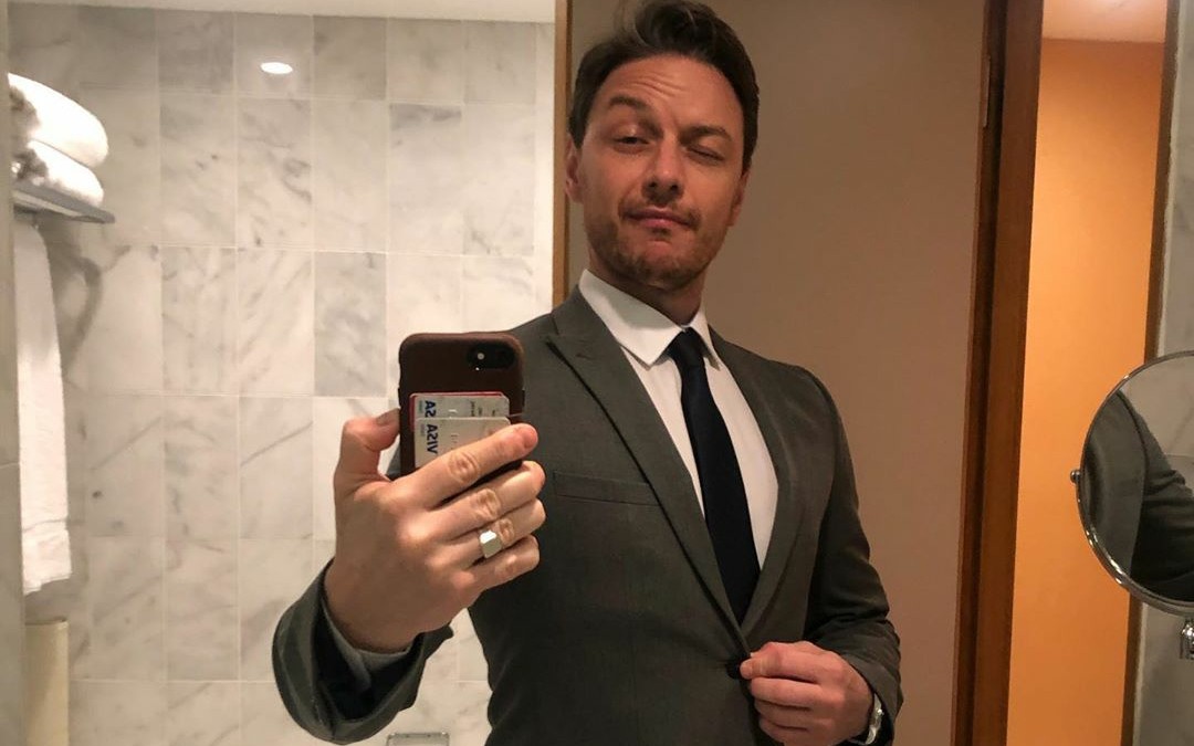 ins搬运詹一美踢球把嘴搞伤了缝针的时候拍了视频