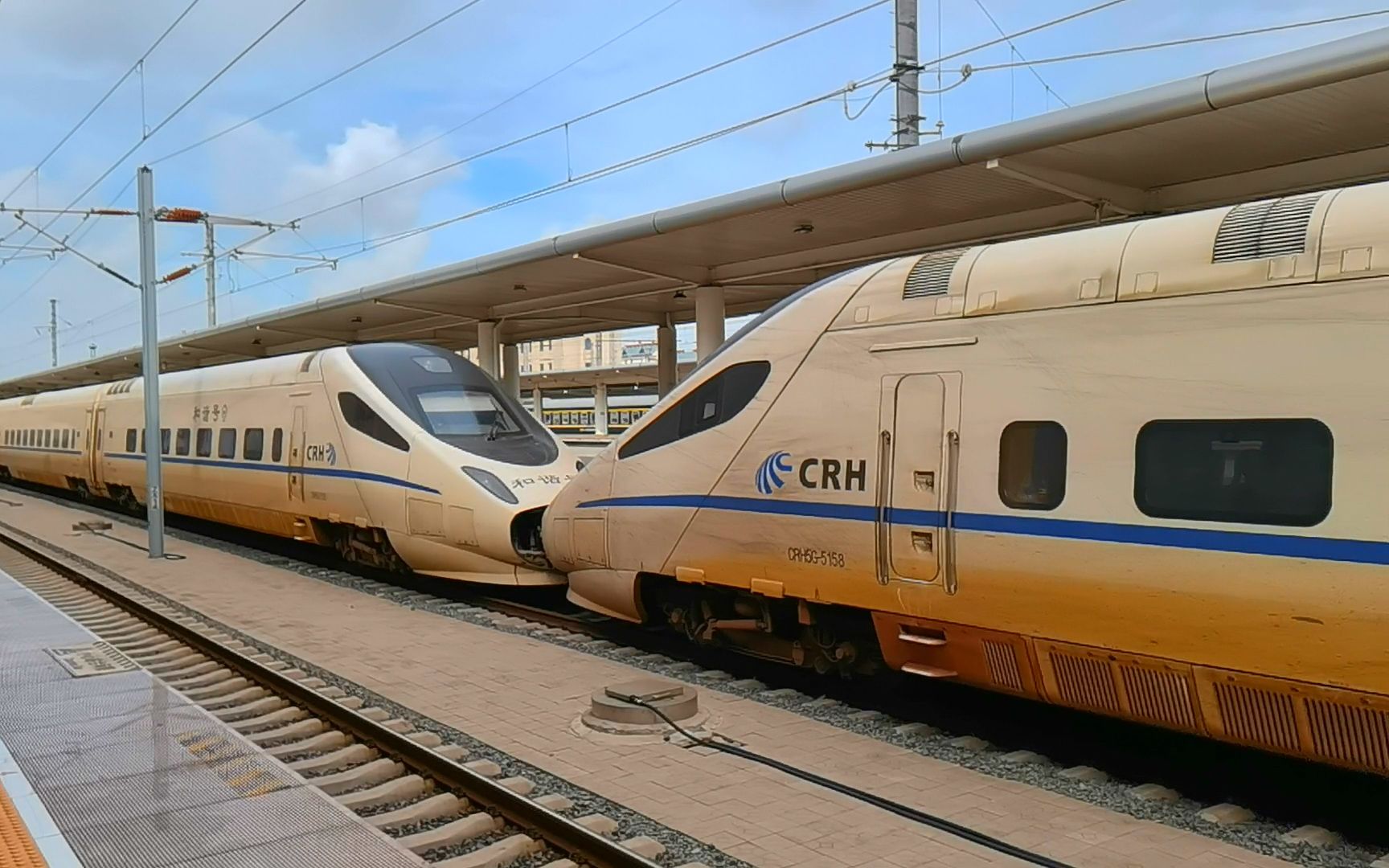 crh5g-5155重联crh5g-5158担当d27次出山海关站