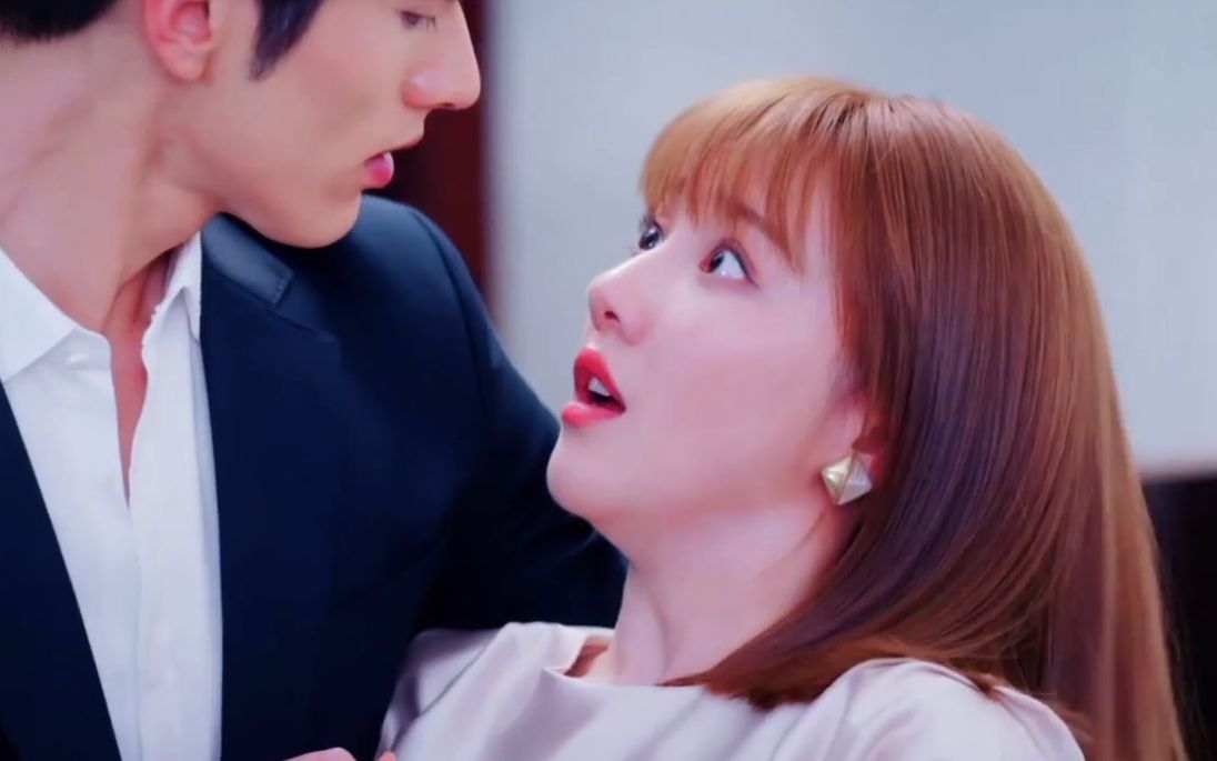 双胞胎妹妹替姐上位恋上霸总开始甜蜜同居