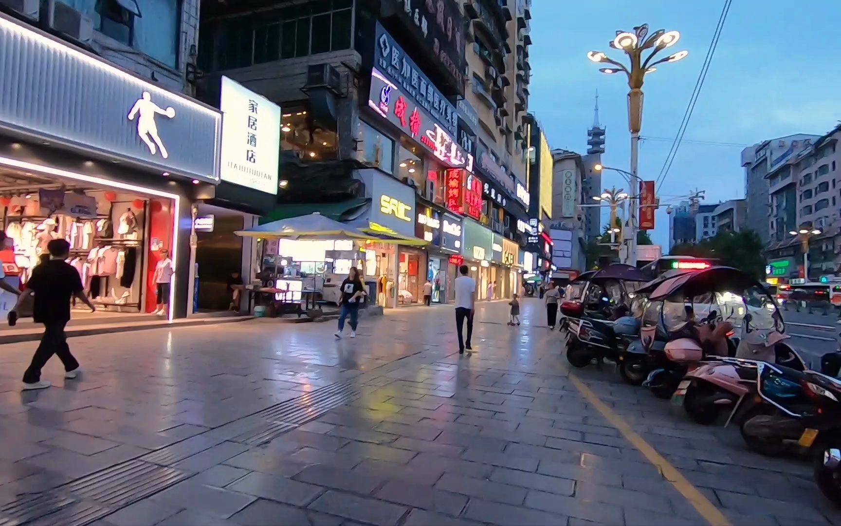 [图]外地人来贵州旅游，看到遵义市中心模样后，说些真实想法