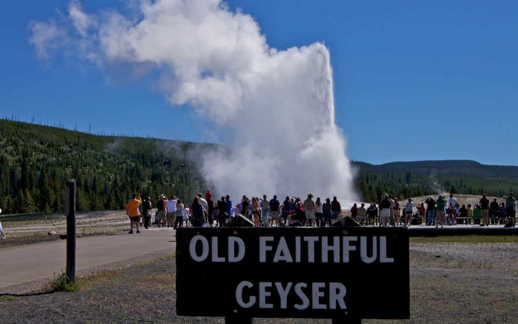 [图]现场实拍美国黄石公园（Yellow Stone）内老忠实泉（Old Faithful Geyser）喷发的全过程