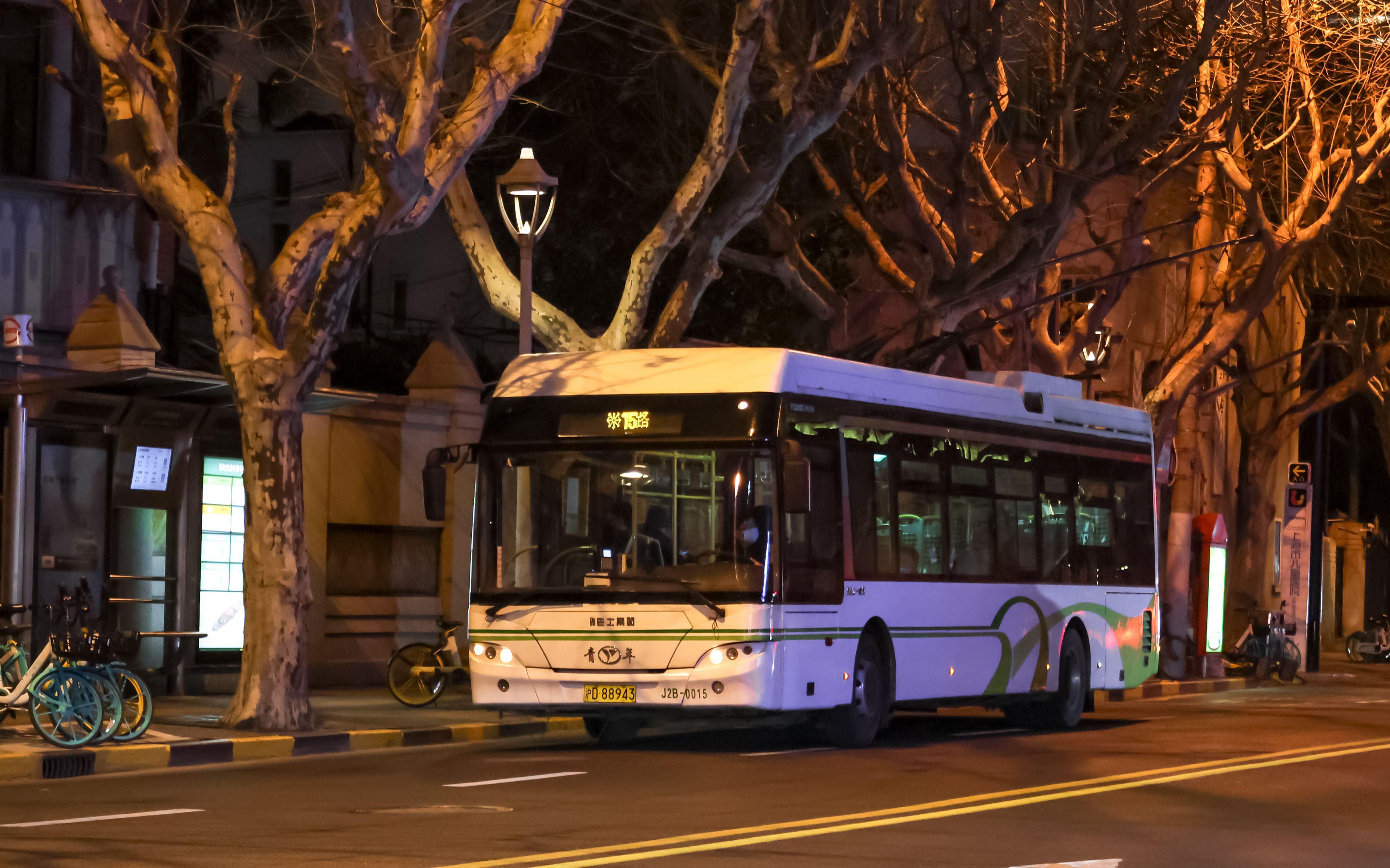 【上海公交】暮年的青年电车 15路j2b最后一夜运行实录&频繁翘辫子的
