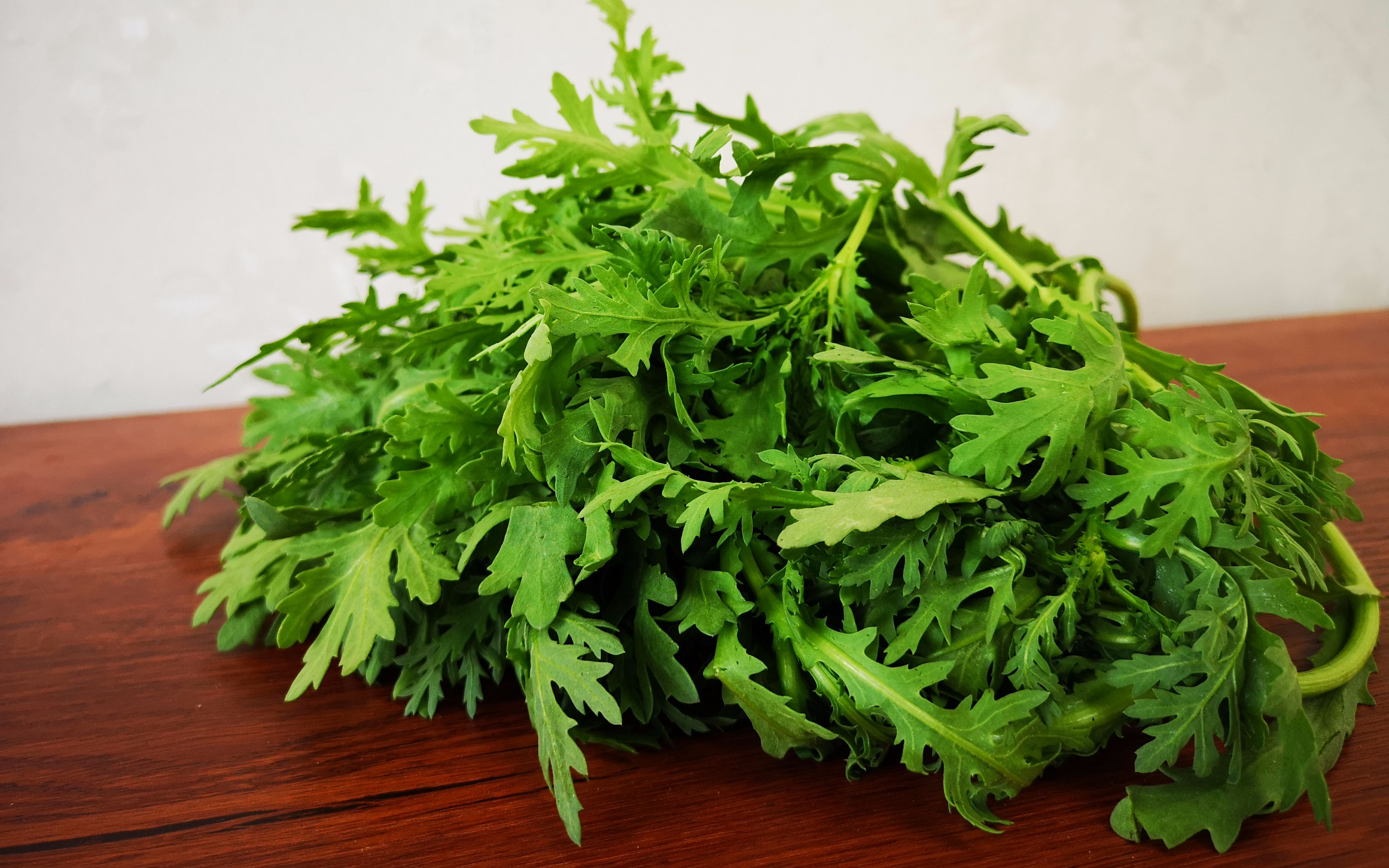 夏天茼蒿这做法比涮火锅好吃,清脆爽口,做法简单,小孩大人抢着_哔哩