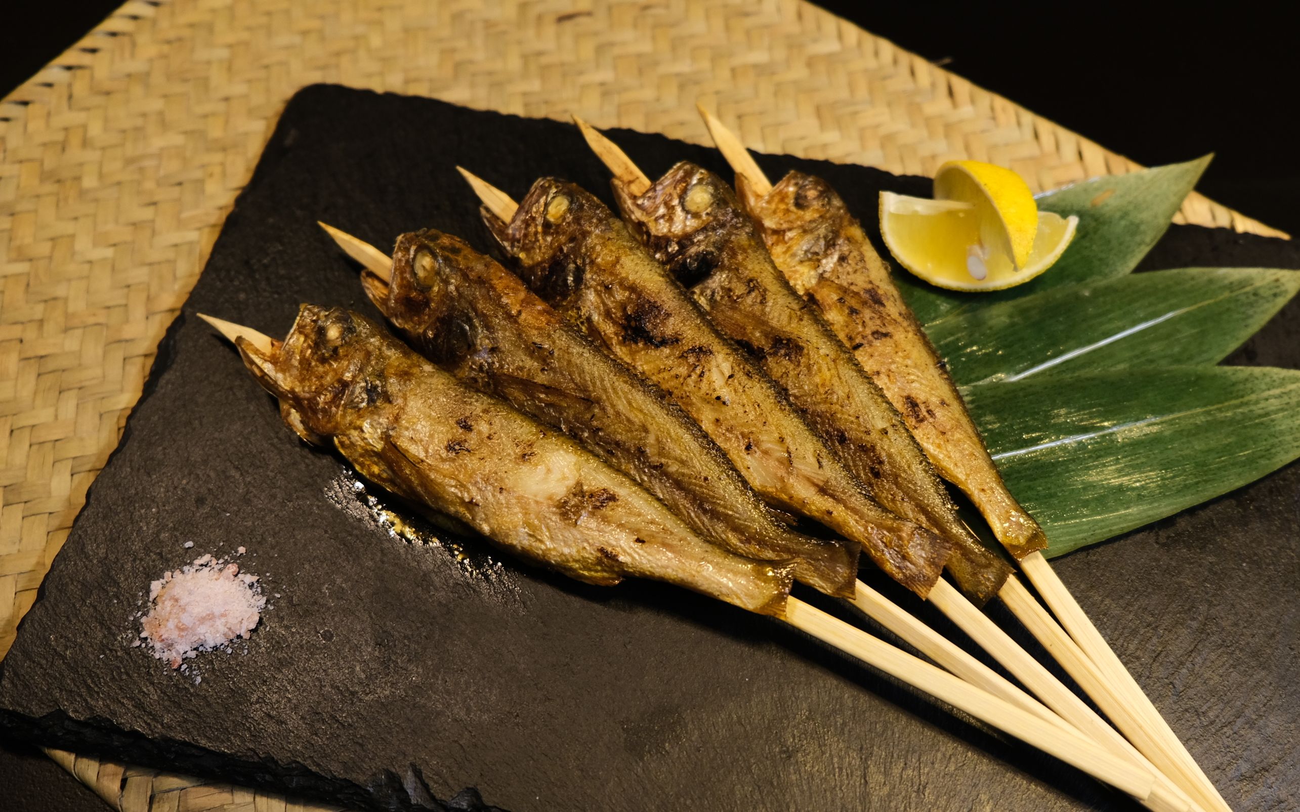 当年酒吧门口风靡一时的网红小黄鱼.突然就狠怀念呢.