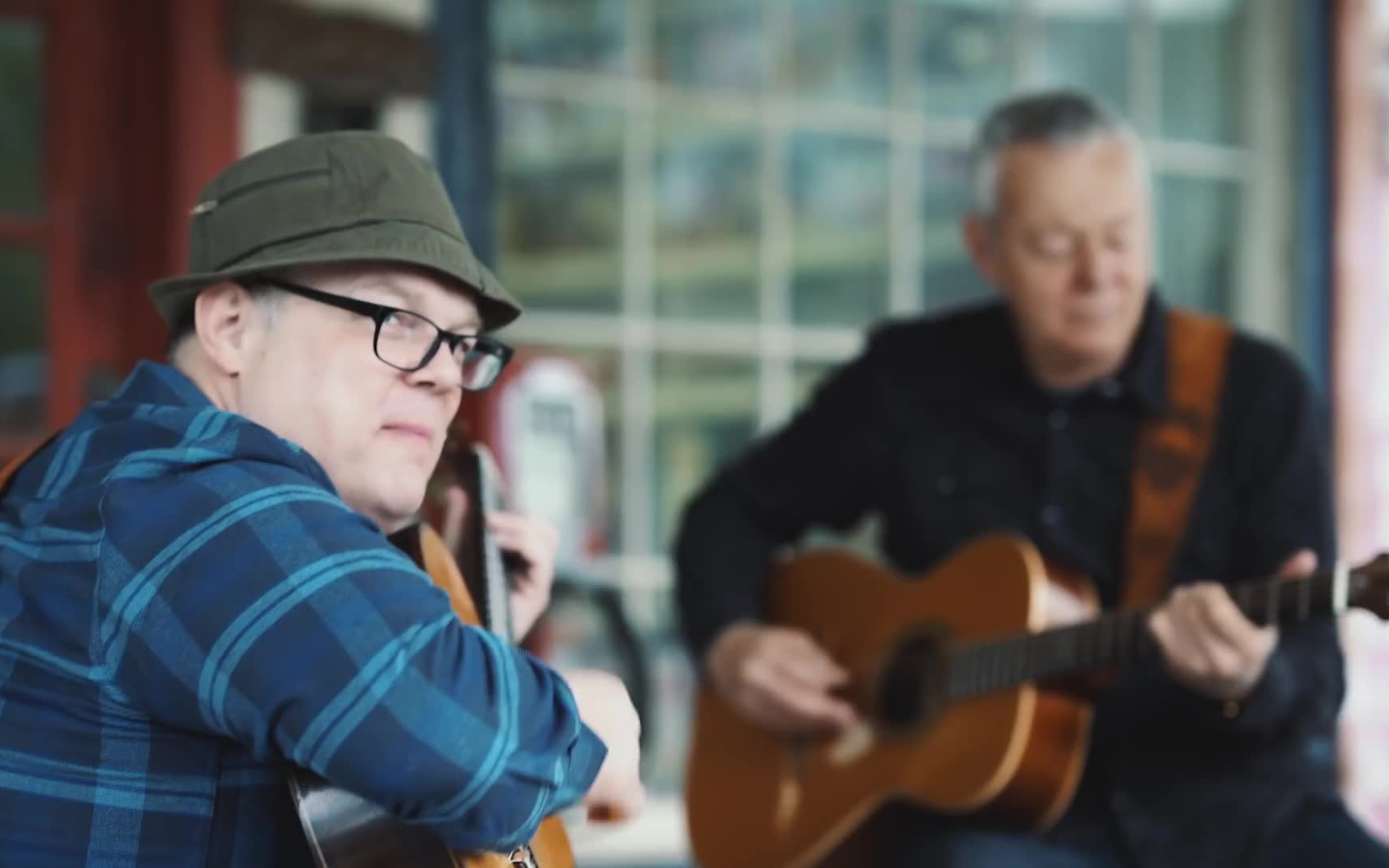 [图]【大师之间的合作越来越少 且看且珍惜！】Tommy Emmanuel & Richard Smith - Serenade to Summertime