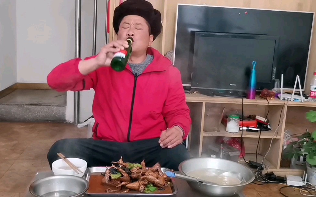 山东日照透酥哥把10只鹌鹑2勺大酱锅里放,经济实惠美味下酒,透酥