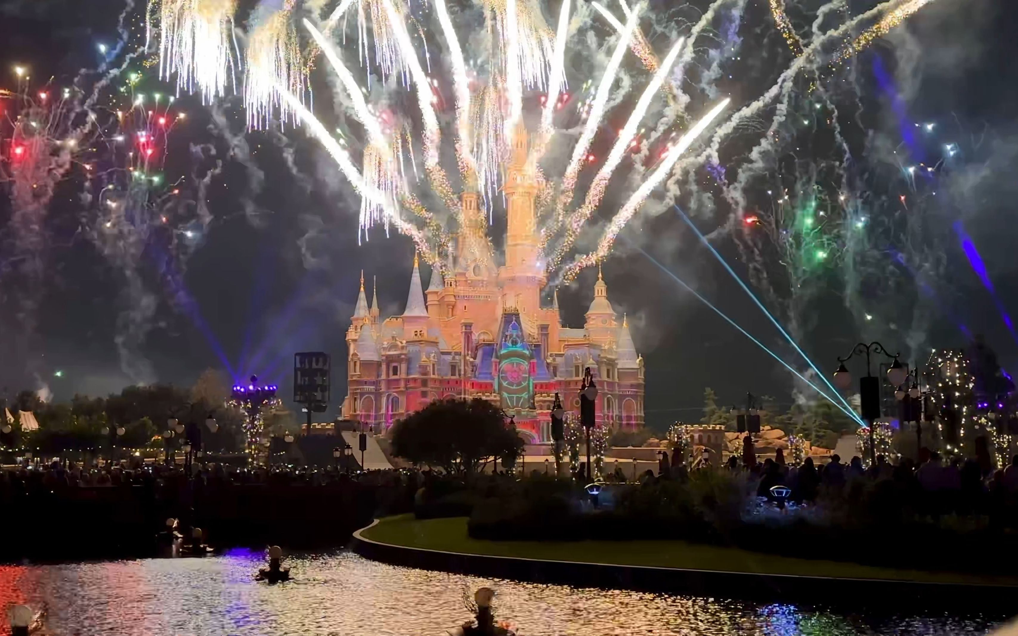 【上海迪士尼】奇梦之光幻影秀 你就是光