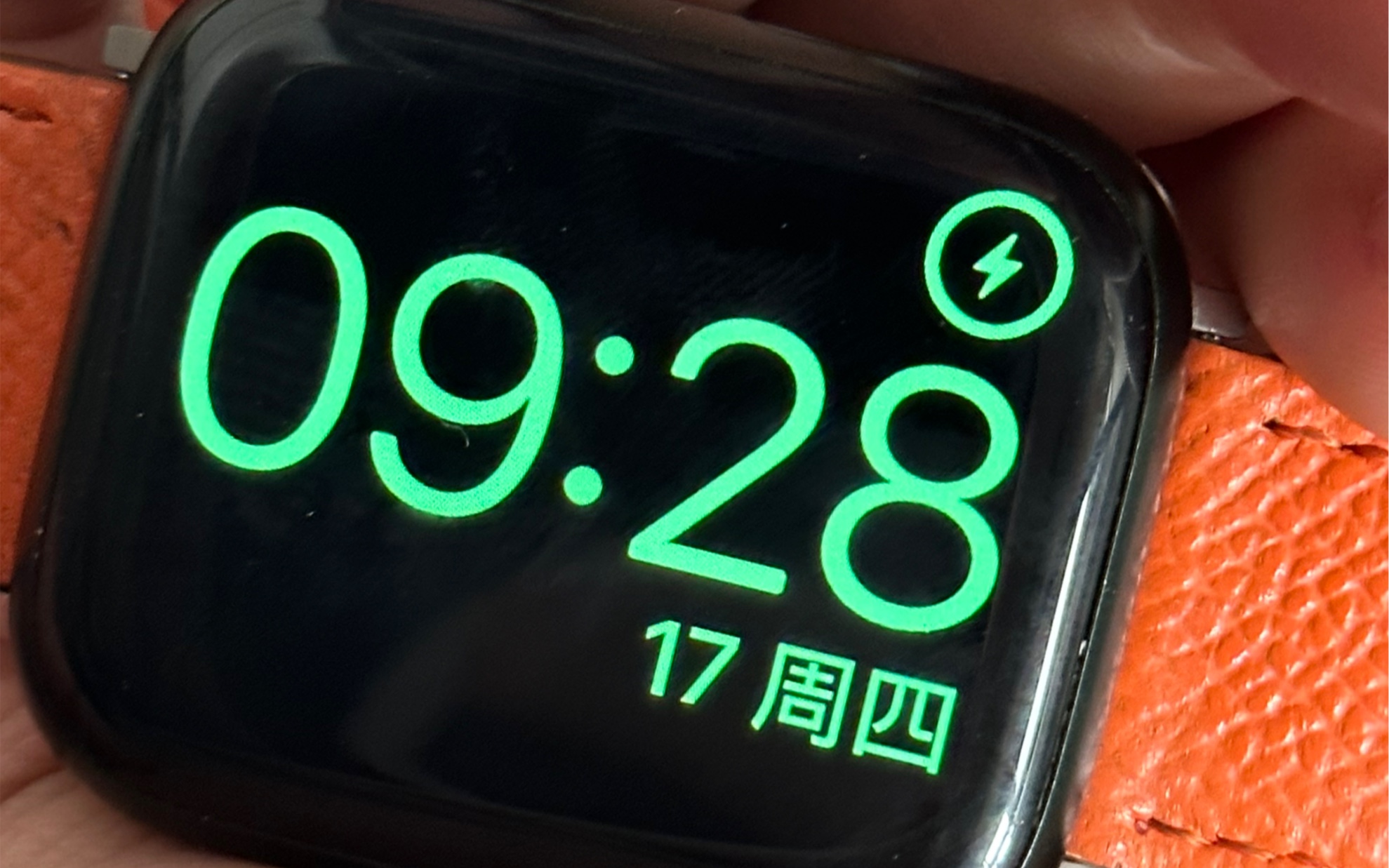 Apple Watch充电显示时间画面挺智能,还有横屏显示(重力感应),厉害.哔哩哔哩bilibili