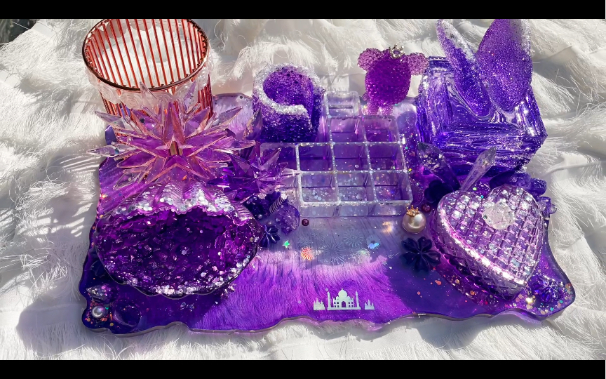 滴胶婚款大摆台成品脱模,闺蜜一幅没见过世面的样子,一边脱模一边叫太